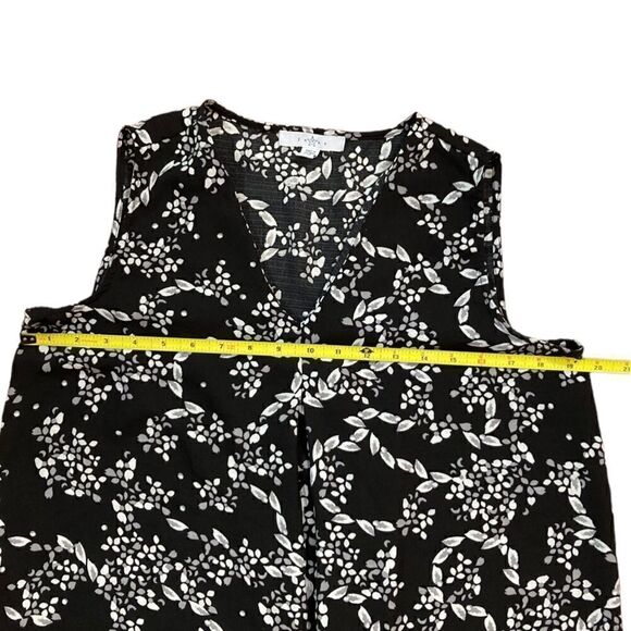 2 Medium Printed Blouses, Size M - Picture 13 of 14